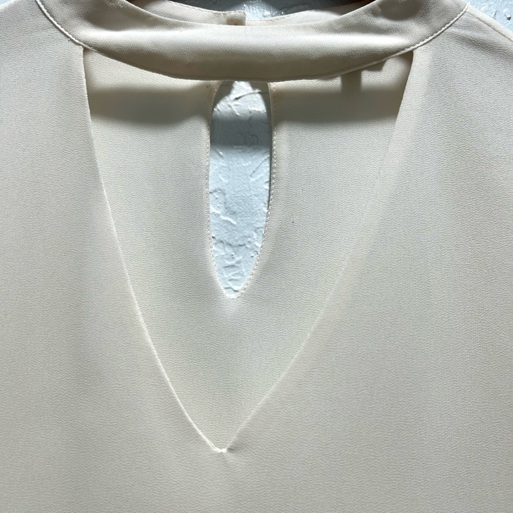 Naked Zebra Cream Ruffled Tie Front Blouse size L, great for work or an event - Picture 4 of 8
